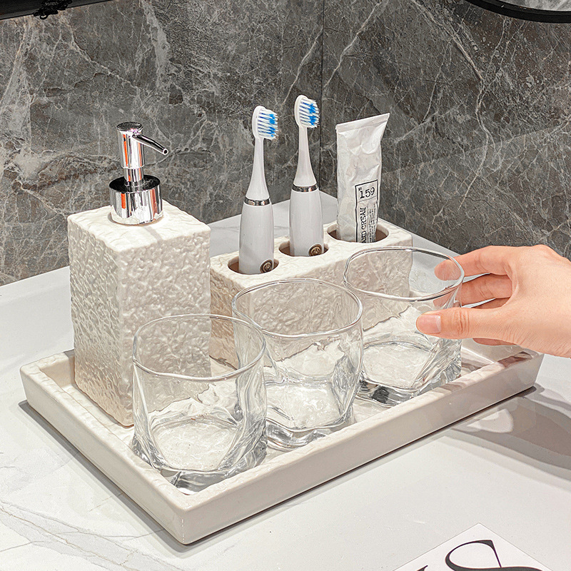 Home Essentials Bathroom Accessories - Essentielles Badezimmer-Zubehör-Set, Shampooflaschen, Mundspülbecher, Badezimmer-Arbeitsplatte, Sauberkeit